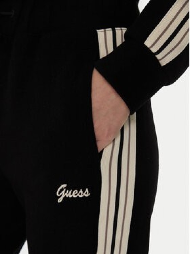 Guess Spodnie dresowe V5BB17 KCX52 Czarny Regular Fit