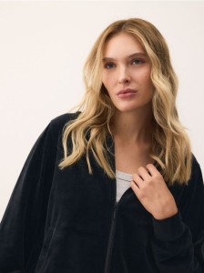 Welurowa bluza z kapturem - czarny