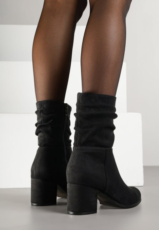 Czarne Botki Vices z Imitacji Zamszu na Słupku z Marszczoną Cholewką Ativitte