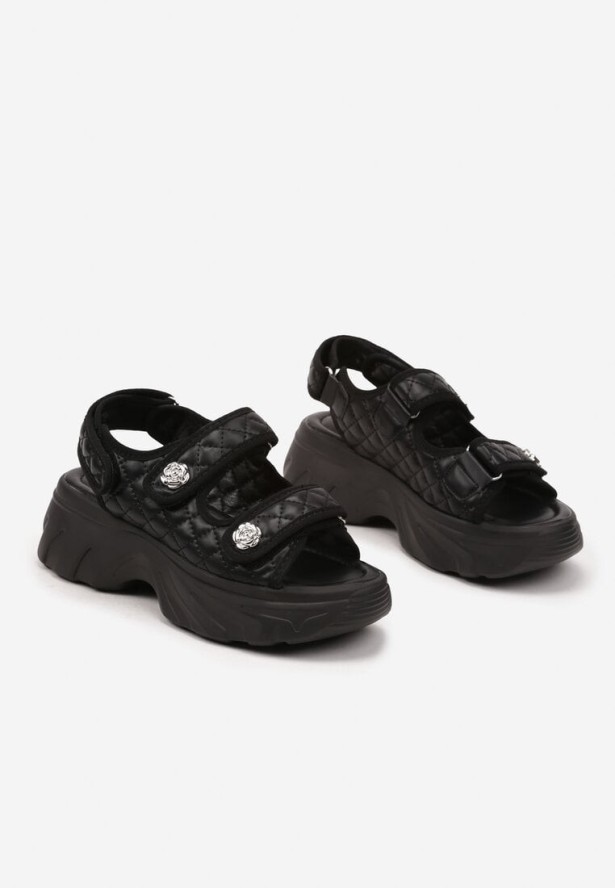 Czarne Sandały na Grubej Podeszwie Pikowane z Ozdobnymi Metalicznymi Detalami Setiriela