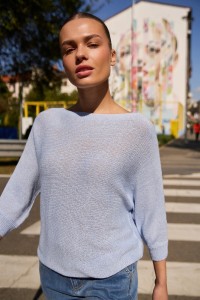 Cienki sweter błękitny