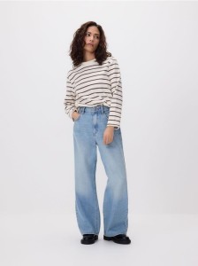Jeansy wide leg z krótszą nogawką - niebieski