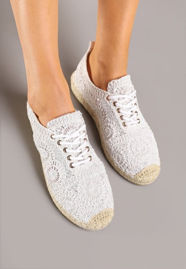 Białe Tenisówki z Ażurową Cholewką i Plecionką Meverra
