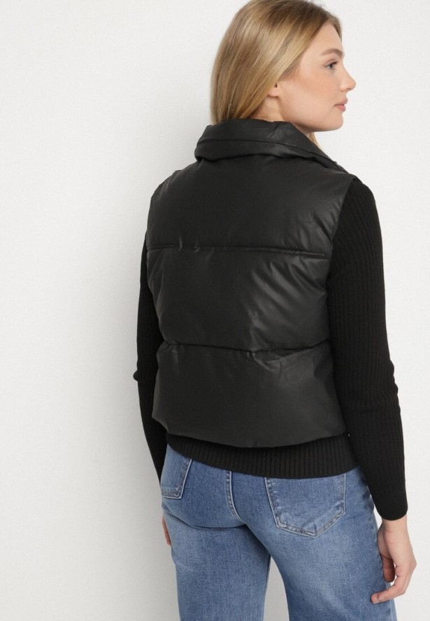 Czarna Pikowana Kamizelka Przejściowa z Imitacji Skóry Isokira