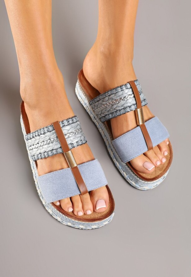 Niebieskie Klapki z Plecionki na Niskiej Platformie Korbia