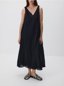 Sukieka midi z tkaniną ramia - czarny