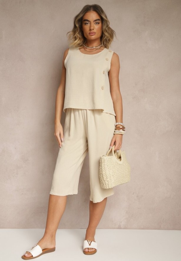 Jasnobeżowy Komplet Spodnie 3/4 Luźne i Koszulka bez Rękawów Ozdobiona Guzikami Ravione