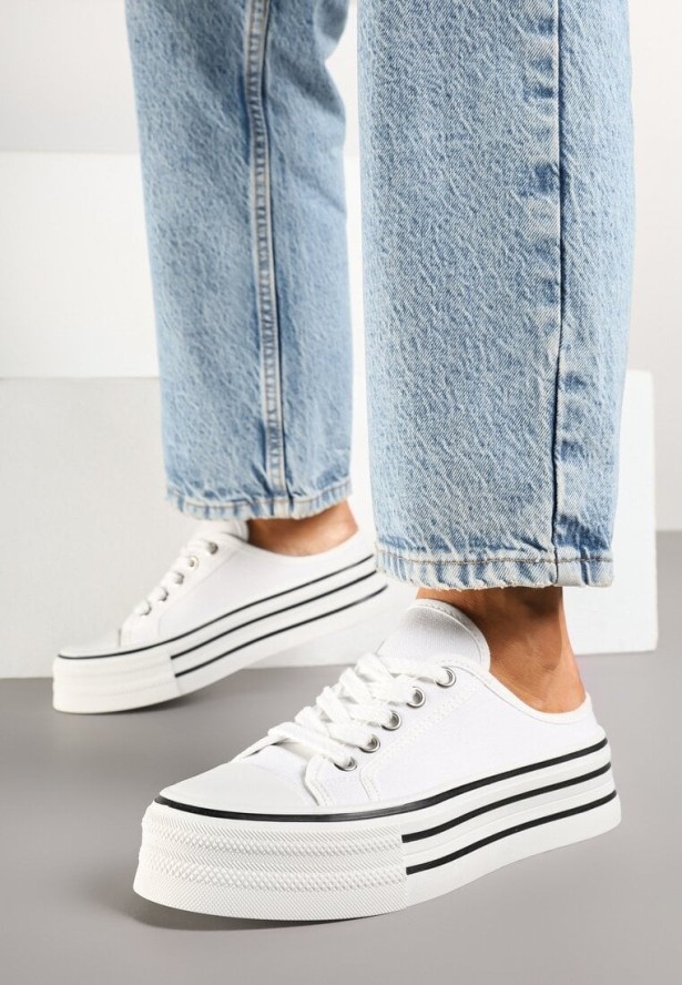 Białe Trampki przed Kostkę na Platformie Jalirna