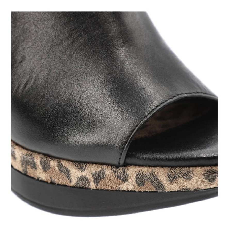 Czarne Klapki Carinii Eleganckie Buty Na Koturnie