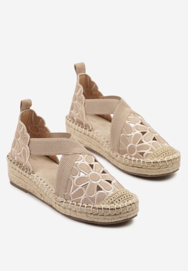 Ciemnobeżowe Ażurowe Sandały Vices na Koturnie Manitte