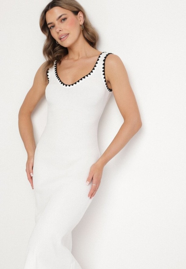 Biała Sukienka Dzianinowa o Taliowanym Kroju na Ramiączkach z Lamówką Zenlimi