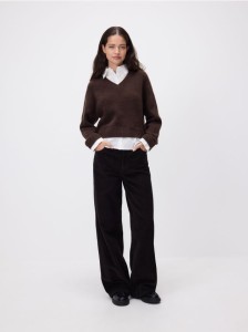 Sweter z koszulową wstawką - ciemnobrązowy