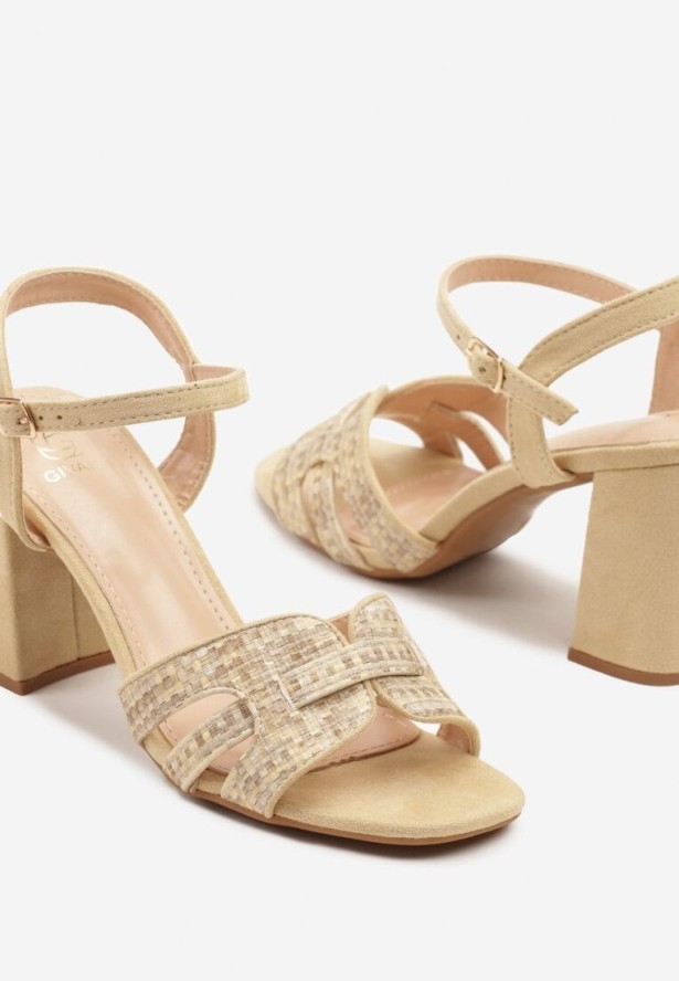 Beżowe Sandały na Słupku z Ozdobną Plecionką Grelfitra
