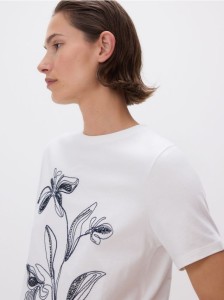 T-shirt z haftowanym wzorem - złamana biel