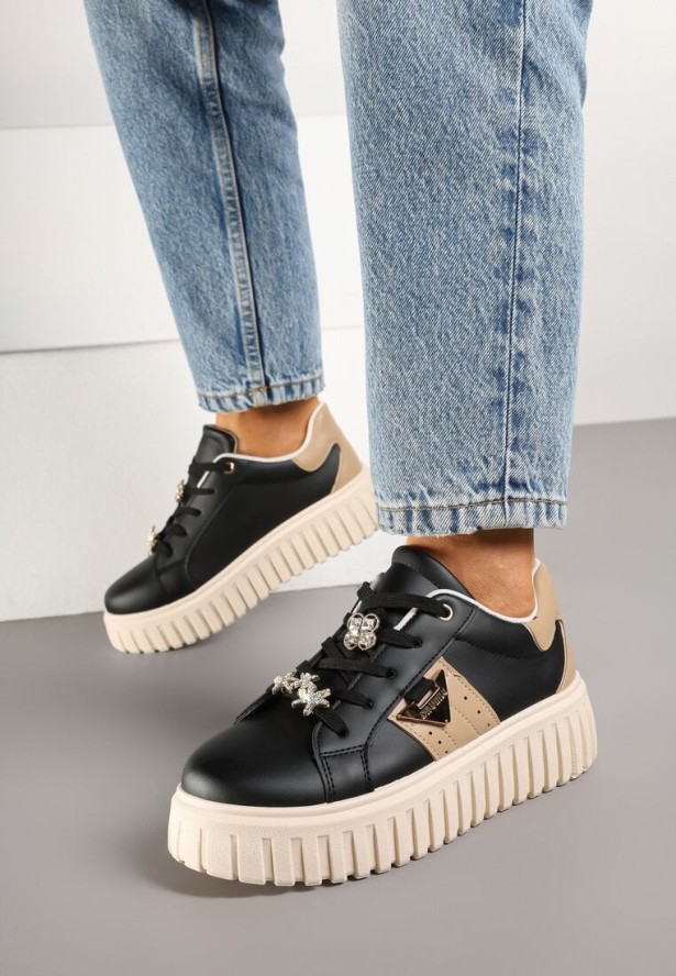 Czarne Sneakersy na Grubej Podeszwie z Metalicznymi Aplikacjami Elealenna