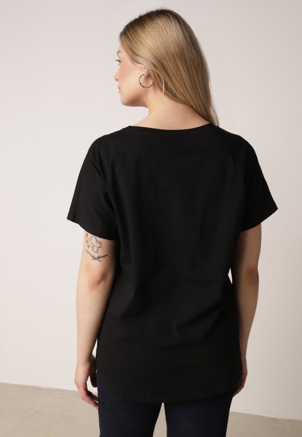 Czarny T-shirt Bawełniany Klasyczny o Fasonie Oversize z Dłuższym Tyłem Nemedora