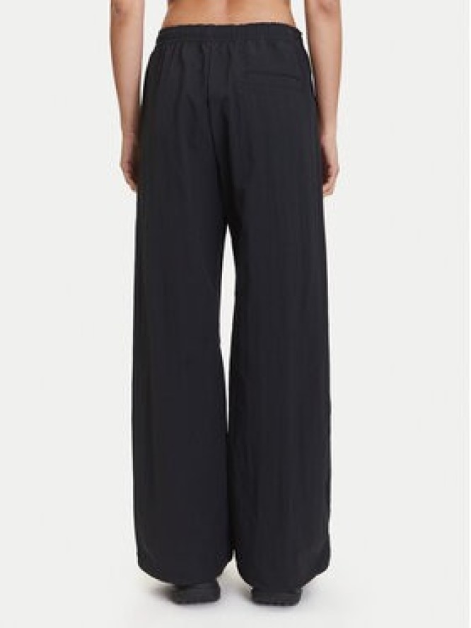 Nike Spodnie dresowe Trend FQ3588 Czarny Relaxed Fit