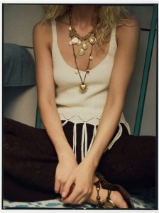 Krótki top z frędzlami - złamana biel