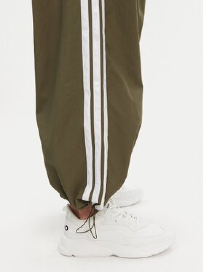 adidas Spodnie dresowe Essentials 3-Stripes JE1308 Zielony Loose Fit