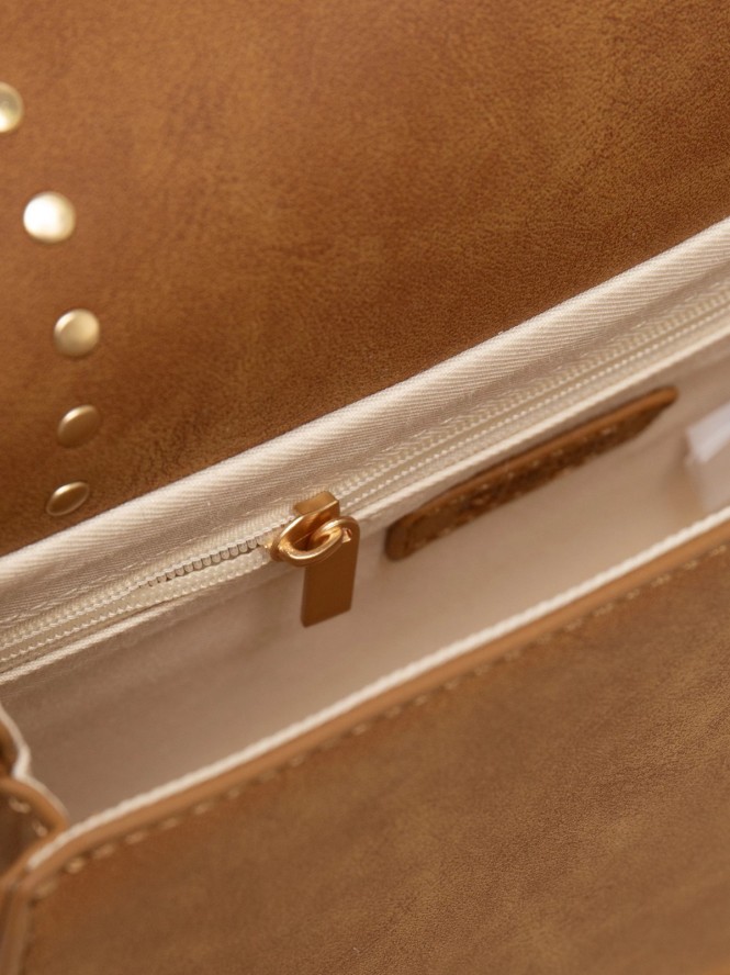 Torebka damska crossbody z ozdobną klamrą i nitami brązowa Lulua 803