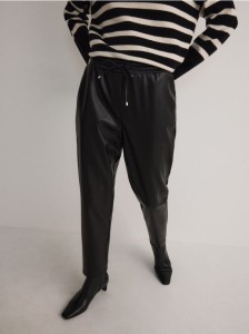 Spodnie jogger z imitacji skóry - czarny