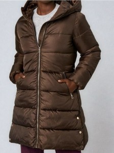 Pikowany płaszcz z kapturem - brązowy