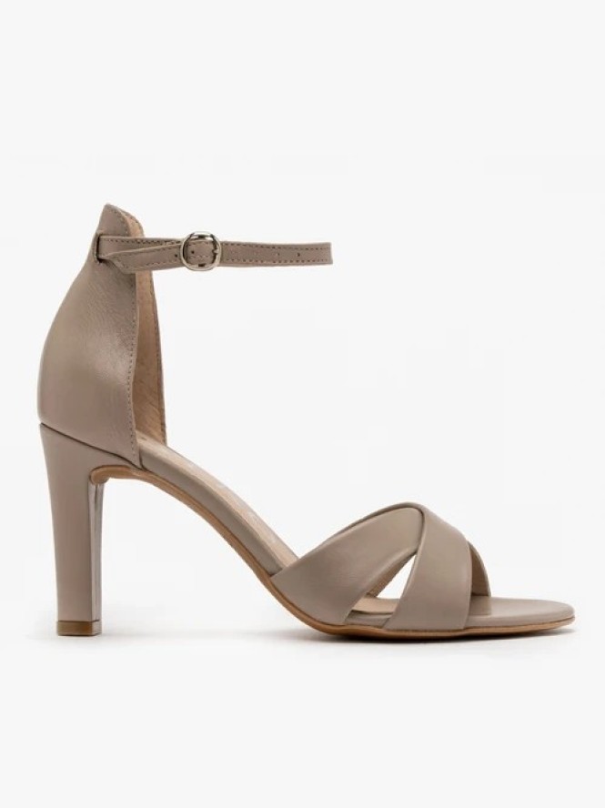 Beżowe sandały na szpilce