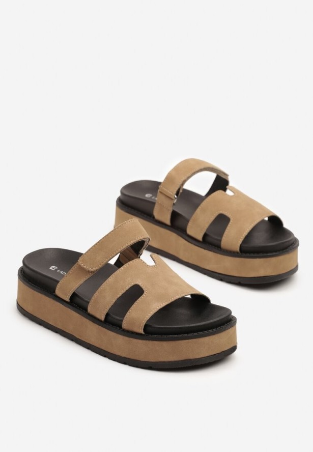 Ciemnobeżowe Klapki na Platformie Ozdobione Wycięciami Ellilna