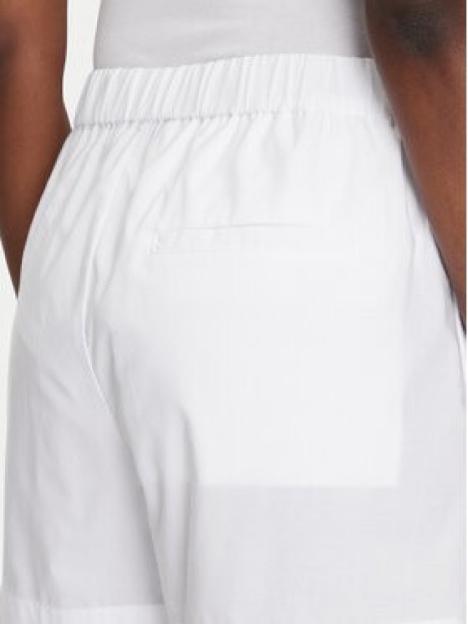 Calvin Klein Jeans Szorty materiałowe J20J225218 Biały Relaxed Fit