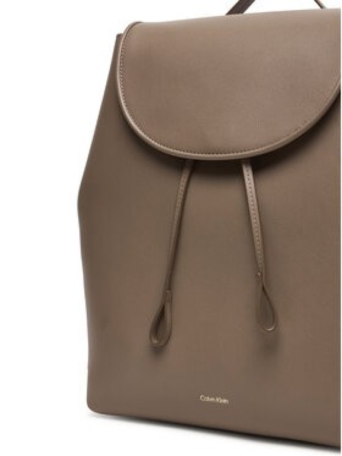 Calvin Klein Plecak Foil Logo Large Flap Backpack LV04F3505G Brązowy
