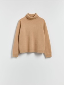 Wełniany sweter z golfem - beżowy