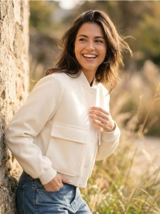 Rozpinana kurtka bez kaptura - kremowy