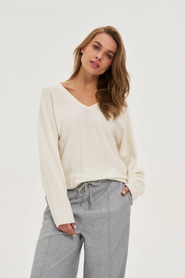 Sweter z dekoltem w serek ecru