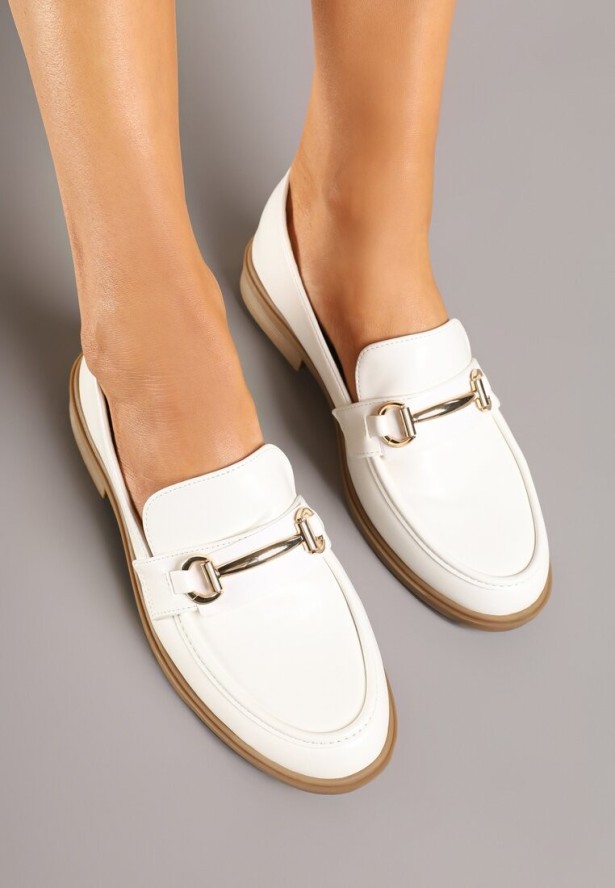 Białe Klasyczne Mokasyny z Elegancką Aplikacją Frolvia