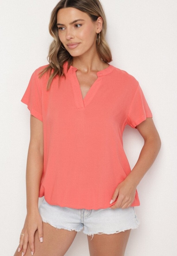 Różowa Wiskozowa Bluzka z Trójkątnym Dekoltem Adnoria