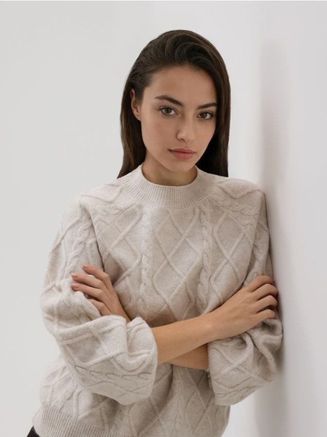 Sweter z domieszką wełny - beżowy