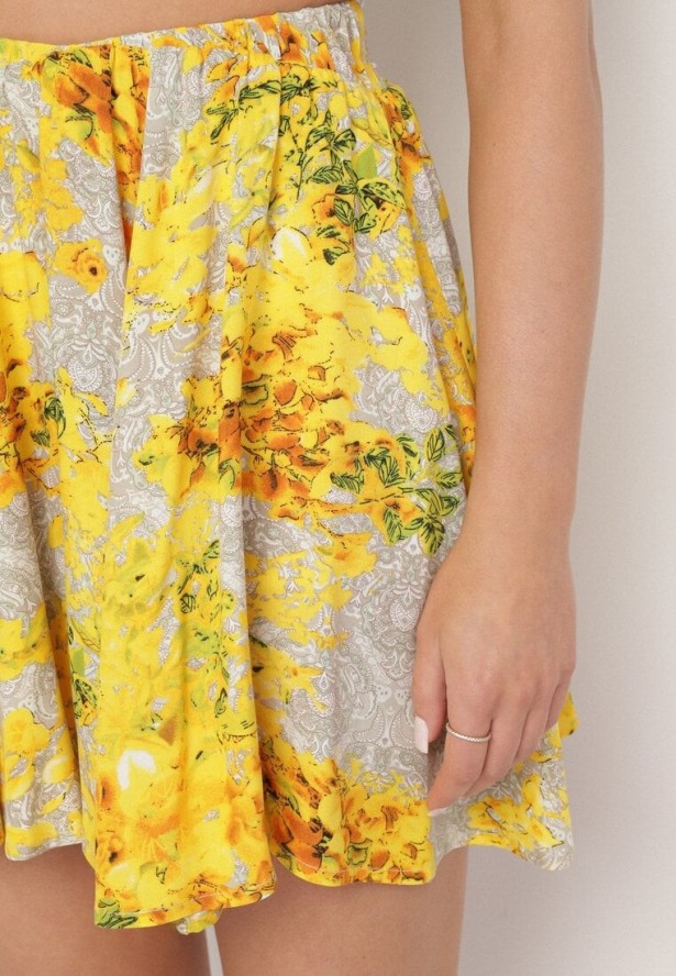 Żółte Spódnico-Szorty z Wysokim Stanem Ozdobione Kwiatami Sunileia