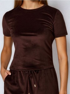 Koszulka basic z welurowym wykończeniem - brązowy