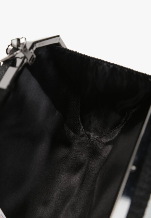 Czarna Brokatowa Torebka Kopertówka o Owalnym Kształcie z Marszczeniami Llorentia