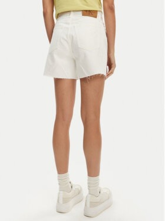 Calvin Klein Jeans Szorty jeansowe J20J225153 Biały Mom Fit