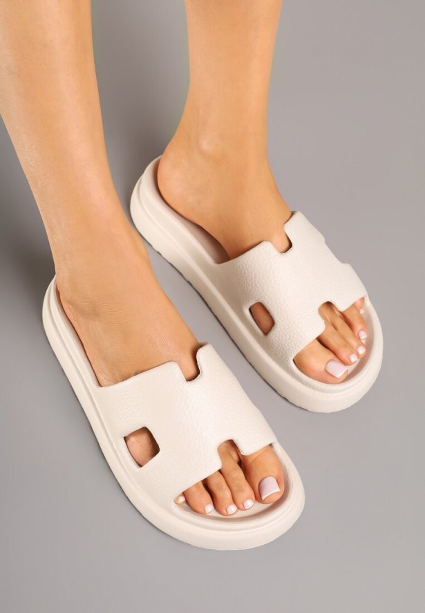 Beżowe Klapki z Ozdobnymi Wycięciami Kinrela