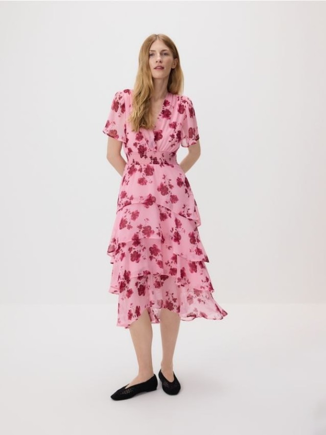 Wzorzysta sukienka z falbanami - wielobarwny