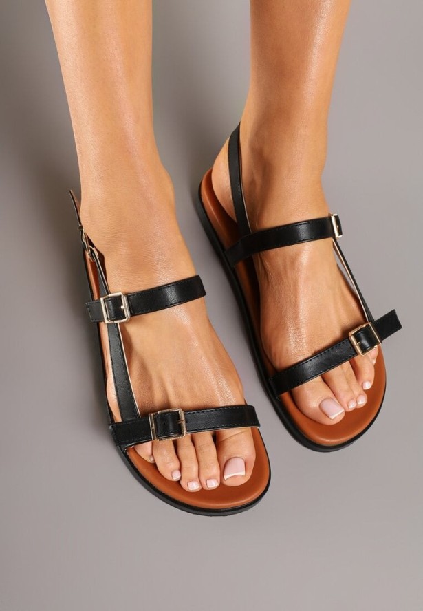 Czarne Płaskie Sandały Ozdobione Klamrami Ilanelia