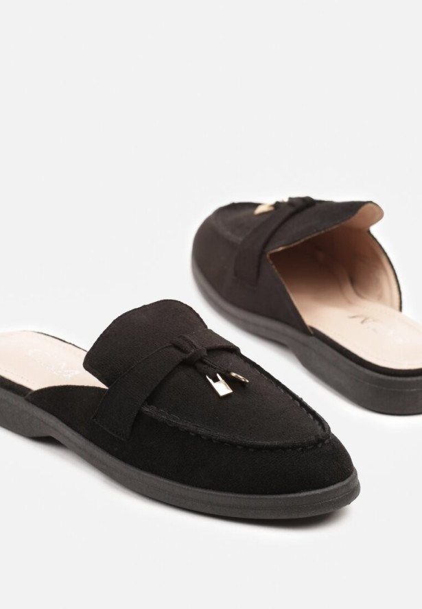 Czarne Klapki Mule w Stylu Loafersów Zdobione Zawieszką Iffionne