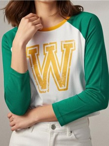 Crop top z długim rękawem raglanowym i nadrukiem - zielony