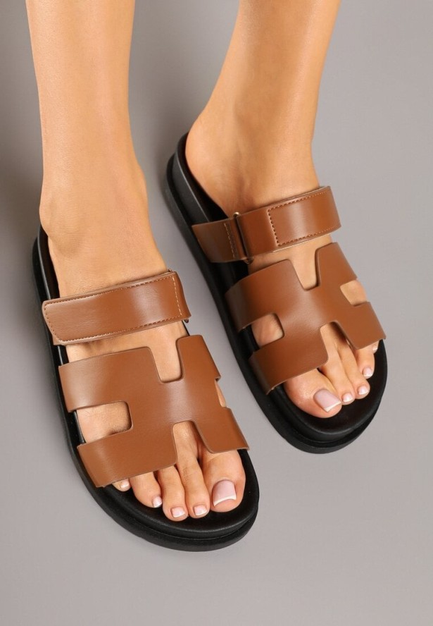 Brązowe Wsuwane Klapki z Zapieciem na Rzep Beriolla