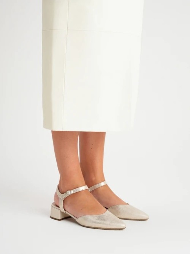 Platynowe czółenka z otwartą piętą