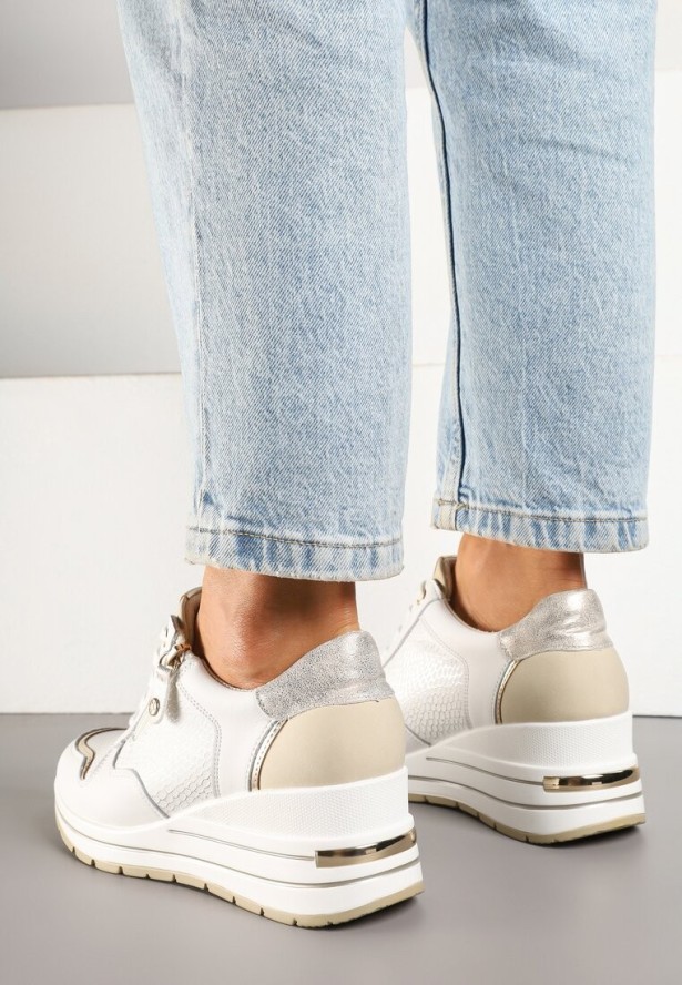 Białe Skórzane Sneakersy na Koturnie z Metalicznymi Zdobieniami i Suwakiem Jorivis