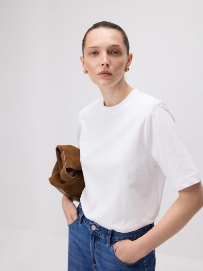 T-shirt z poduszkami na ramionach - złamana biel