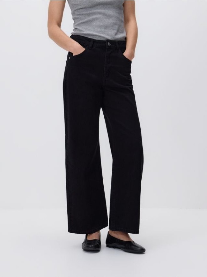 Jeansy wide leg z krótszą nogawką - czarny